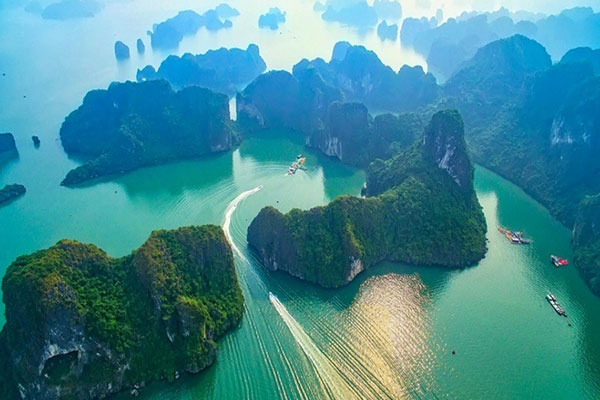 How to Experience Halong Bay Like a Local | Halong Secret Cruises