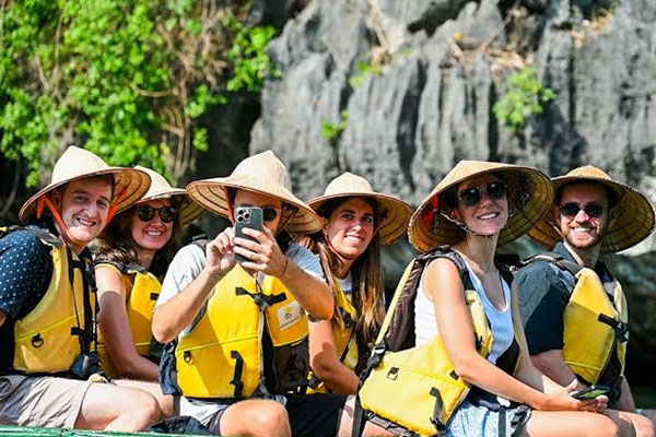 Halong Bay for Couples, Families, Solo & Adventure Travelers | Halong Secret Cruises